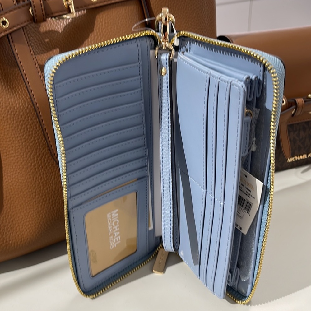 Michael Kors Jet Set Travel Large Travel CONTINENTAL 
Pale Blue - Picture 9 of 16